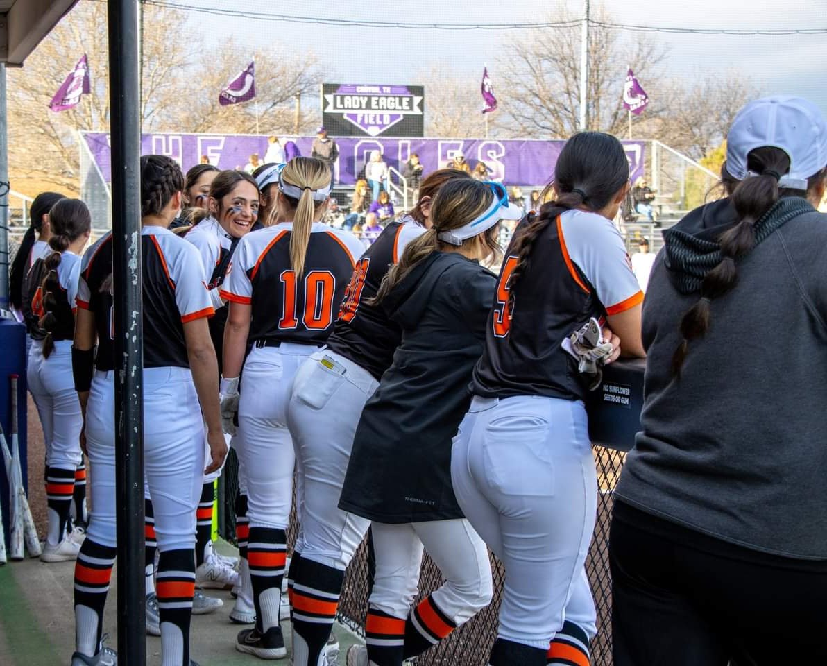 Softball 🍑 #HuwwLZrA