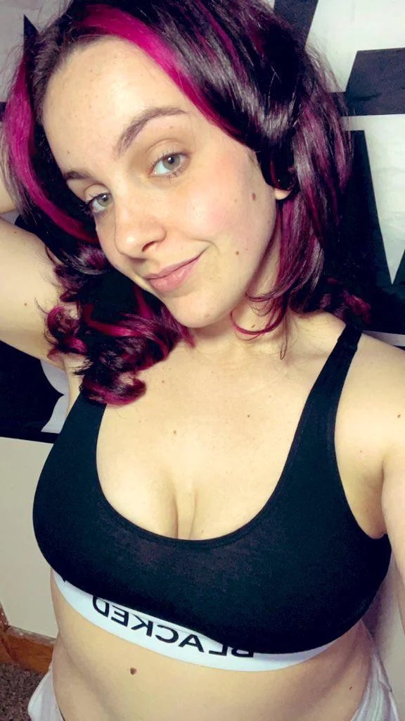 Queen of spades loves BLM, black cock, hates whiteboys and Republicans #QneseEhf