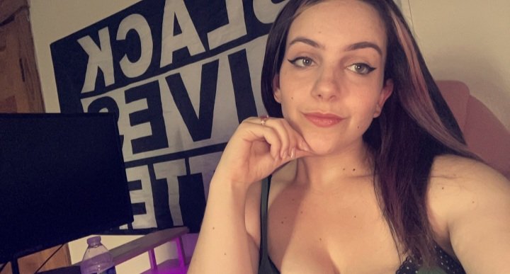 Queen of spades loves BLM, black cock, hates whiteboys and Republicans #jL1tLPeg