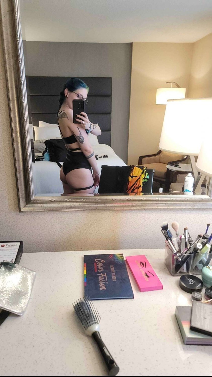 A girl who is bored at home is about to become a whore #oXNOnchu